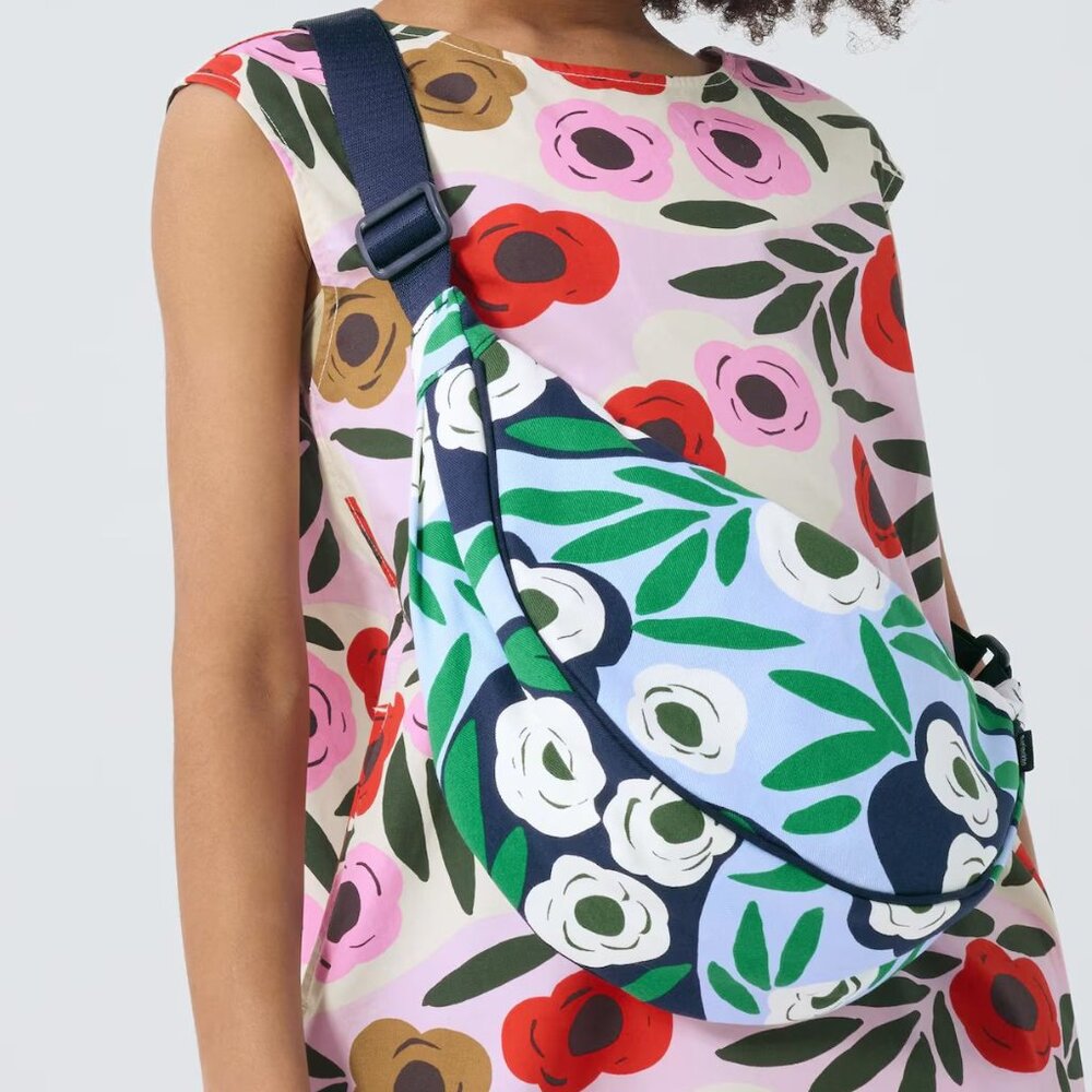 NWT Uniqlo x Marimekko Round Mini Shoulder Bag -  Blue Floral - Picture 4 of 4